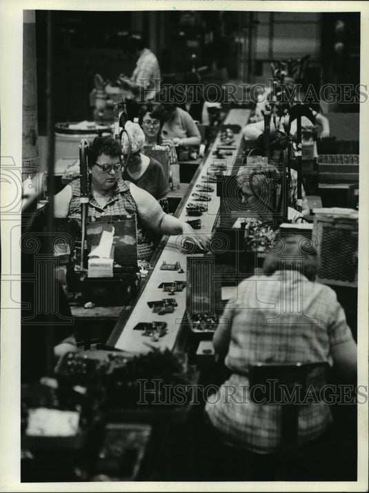 1981 Press Photo Manufacturing lines at AMF?Paragon Electric Company, Two Rivers - Historic Images