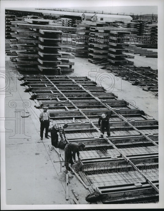 1953 Press Photo Construction Workers At Goose Bay Air Base In Labrador-Historic Images