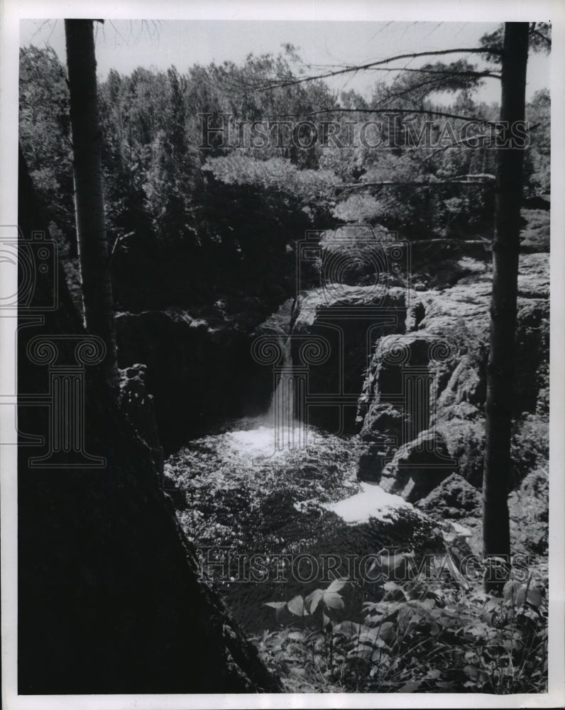 1950 Press Photo Wisconsin Rivers-Bad River At Copper Falls Near Mellen-Historic Images
