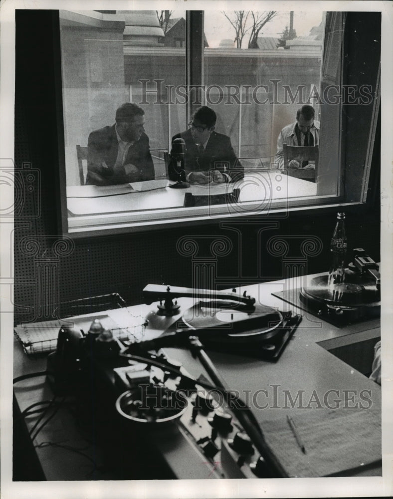 1968 Press Photo Bronson La Follette Interviewed by a Radio Newscaster-Historic Images