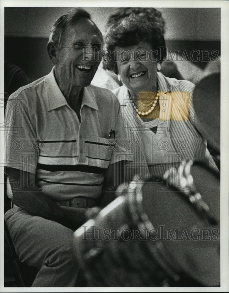 1991 Press Photo Helmuth and Anita Fieweger Enjoy The Music At Addison Town Hall - Historic Images