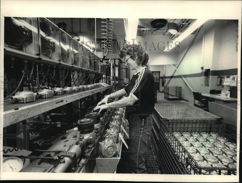 1987 Press Photo Mary Coplin, Badger Meter Inc. employee - Historic Images