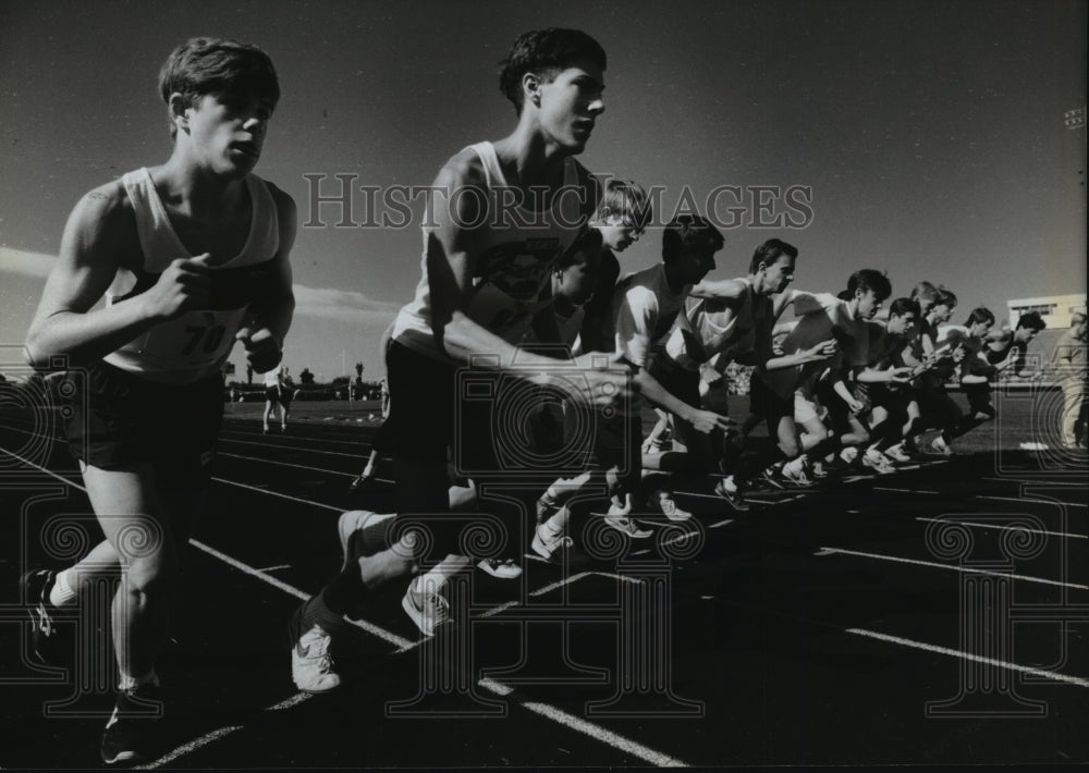 1993 Press Photo Young men take off in the 5,000-meter run at Badger State Games - Historic Images