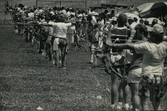 1986 Press Photo Archers take their aims at Badger State Games in Madison - Historic Images