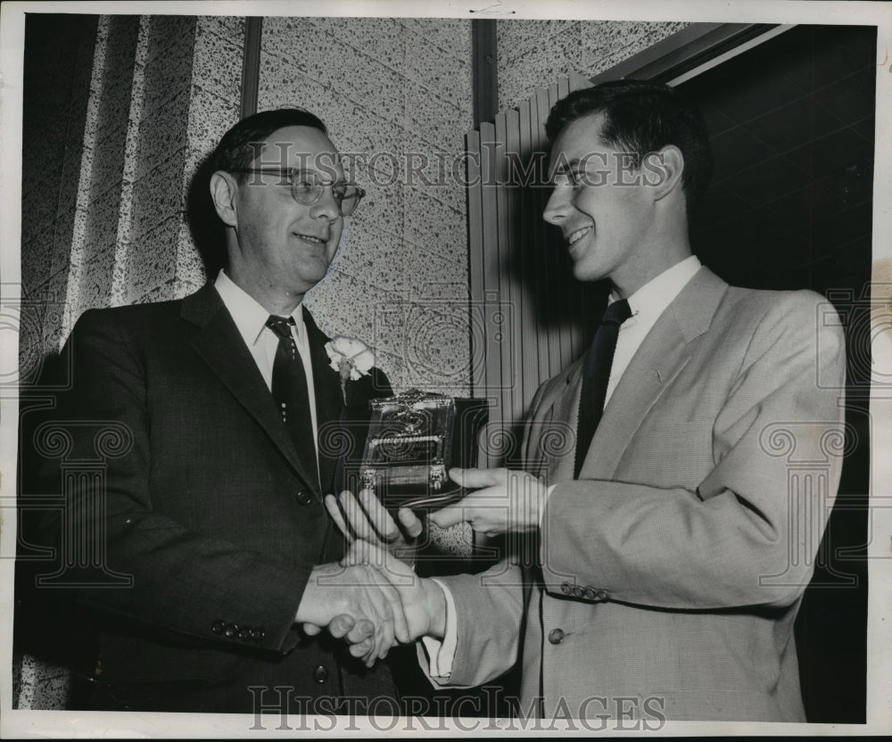 1956 Press Photo Mayor Zeidler Receives Good Government Award From Mack Hoffman-Historic Images
