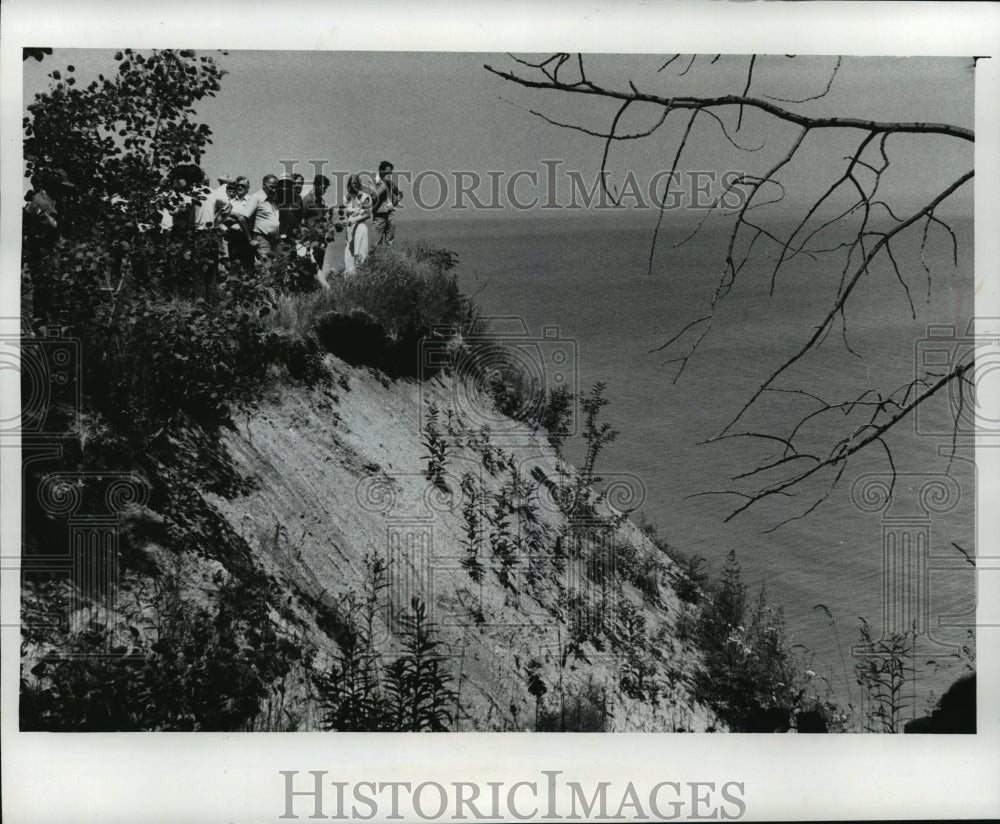 1978 Press Photo Conservation Group Accessing Lake Erosion, Lake Michigan-Historic Images