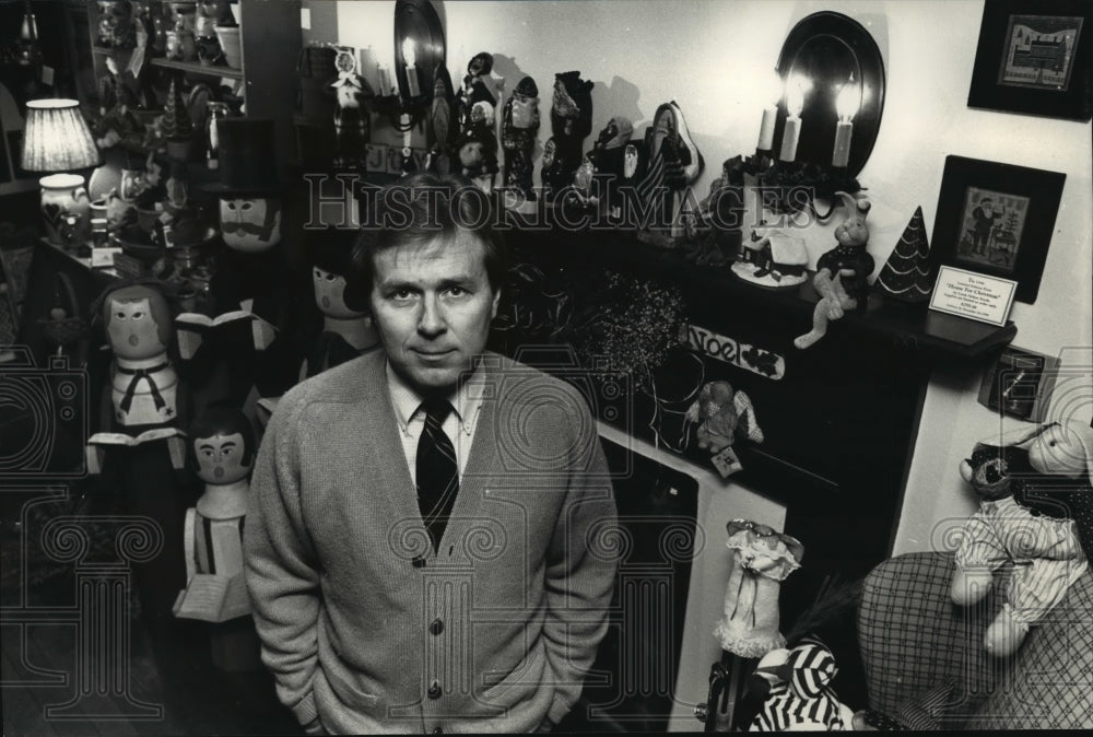 1990 Press Photo Robert Lang at the Steeple in Delafield, was once a Church - Historic Images