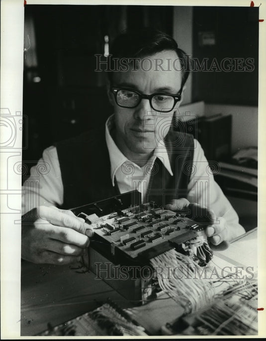 1981 Press Photo Michael Zeidler, son of former mayor Frank Zeidler, working - Historic Images