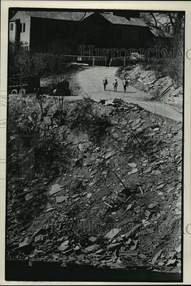 1984 Press Photo White Fish Bay Erosion and land loss. - mja42467-Historic Images