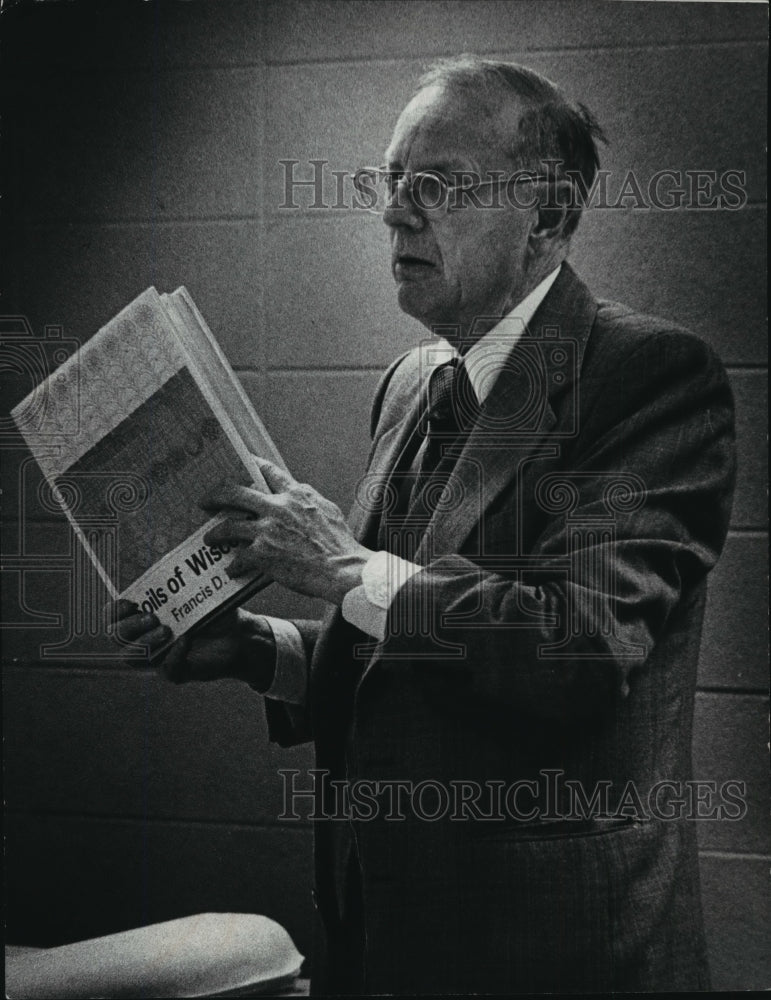 1979 Press Photo Frank Zeidler Teaching A History Class in Milwaukee-Historic Images