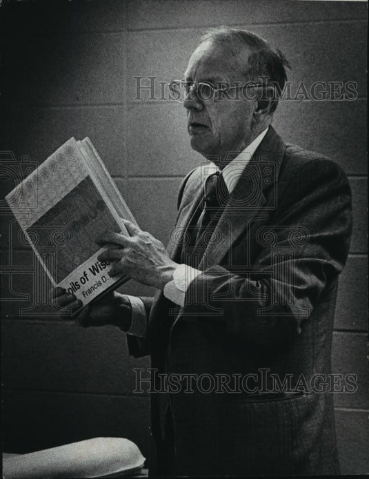 1979 Press Photo Frank Zeidler Teaching A History Class in Milwaukee-Historic Images