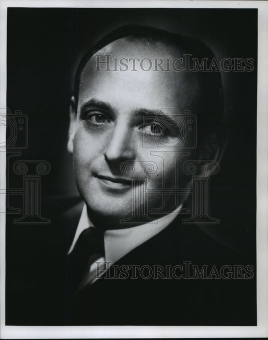 1968 Press Photo   Peter Zeisler, at The Tyrone Guthrie Theater, Minneapolis - Historic Images