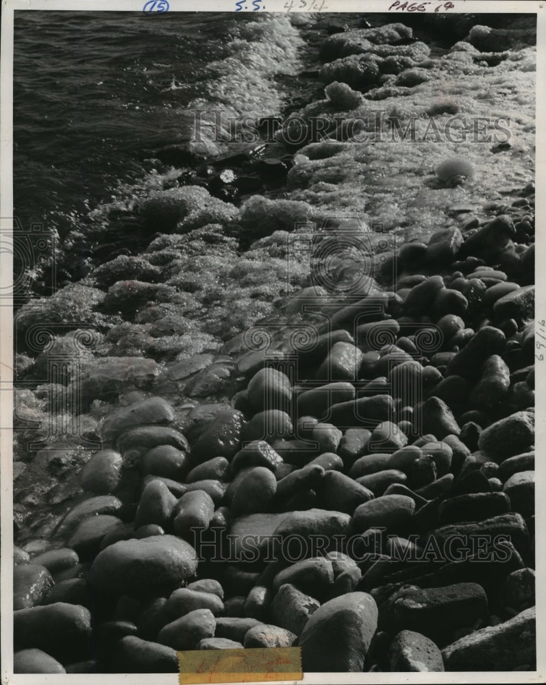 1957 Press Photo Stones Along The Lake Michigan Shoreline - mja42622-Historic Images