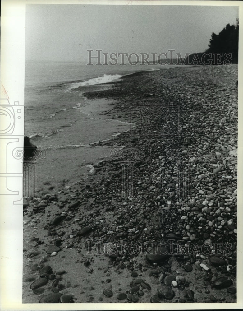 1981 Press Photo Rocky Lake Superior shore in Agate Beach Park. - mja42702-Historic Images