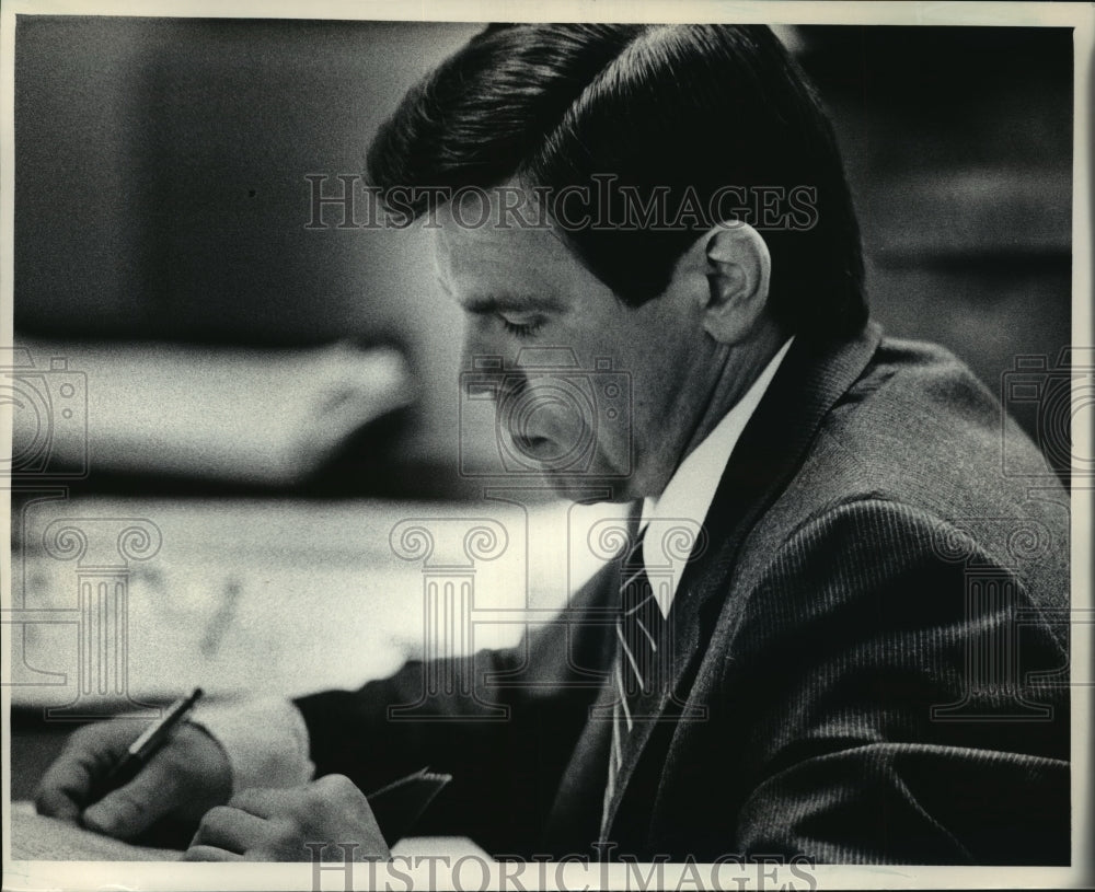 1985 Press Photo District Attorney Robert D. Zapf Defends Himself At Hearing-Historic Images