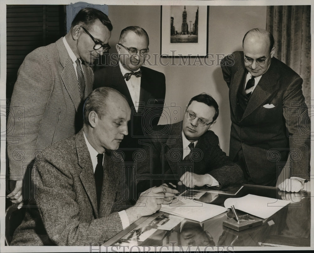 1952 Press Photo Signing Of Contract Granting Art Institute $25,000 - mja42781- Historic Images