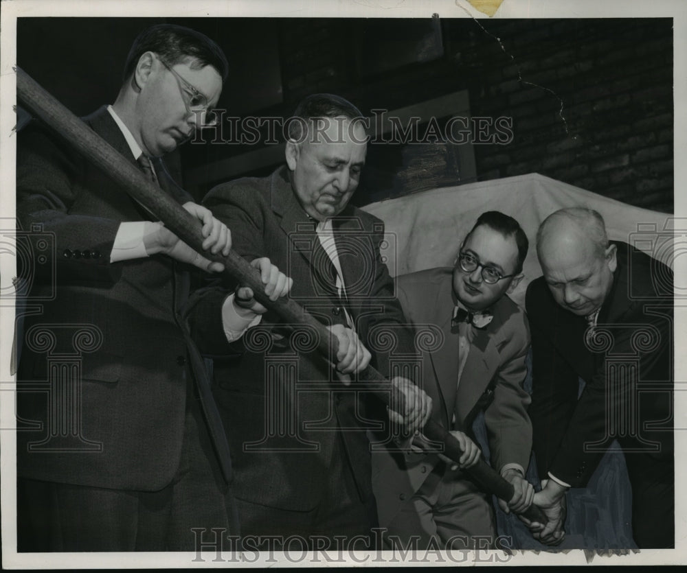 1953 Press Photo Mayor Zeidler and Mayor Vincent Totka on bell rope of city hall - Historic Images