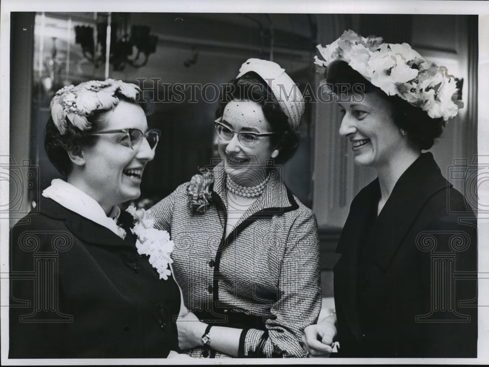 1960 Press Photo Mrs. Zeidler Honored For Her Activity In Community Affairs-Historic Images