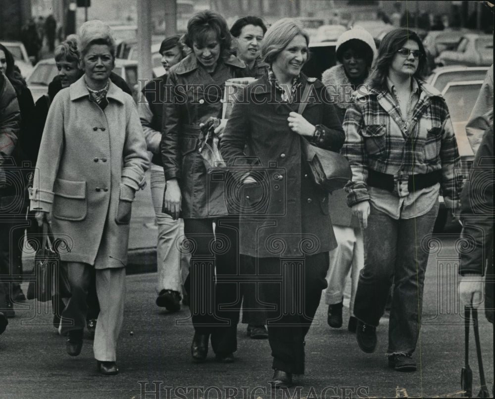 1974 Press Photo Working Women Leave After Shift At Allen-Bradley - mja42955 - Historic Images