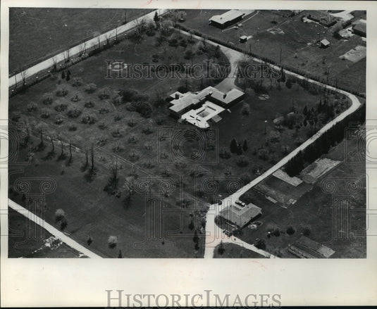 1973 Press Photo Rocco Youse's Estate in Germantown With Iron Fence and Archway-Historic Images