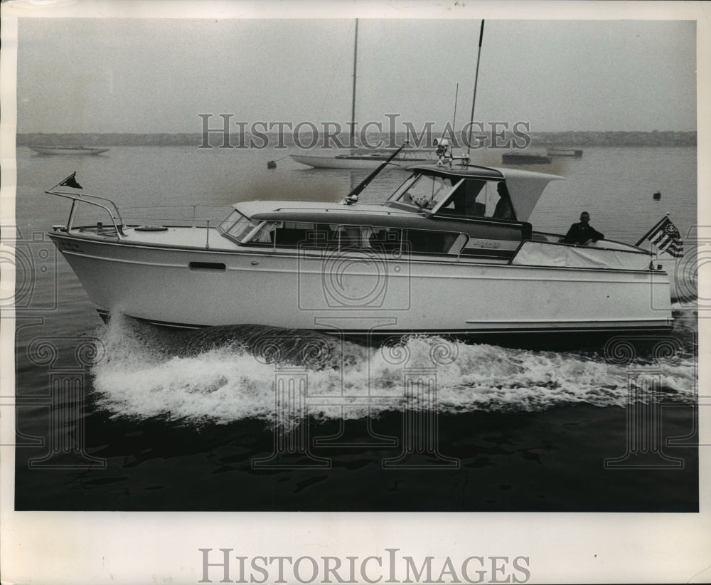 1961 Press Photo Arthr W. Hankwitz&#39;s Private Yacht the Helen C - mja43286-Historic Images