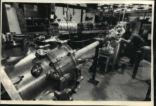 1988 Press Photo X-Ray Technology Is Prized in the Electronics Industry - Historic Images