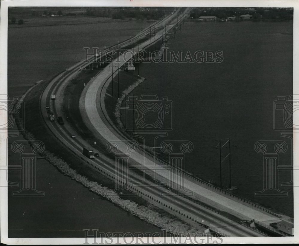 1968 Press Photo New span of bridge on highway 41 over Lake Butte Des Morts-Historic Images