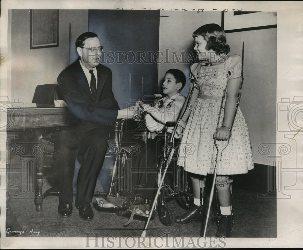 1957 Press Photo Mayor Frank Zaidler at the Loyal Order of Moose benefit game. - Historic Images