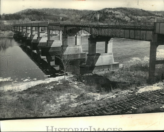1970 Press Photo 56 Year Old Bridge Over the Wisconsin River Near Prairie du Sec-Historic Images