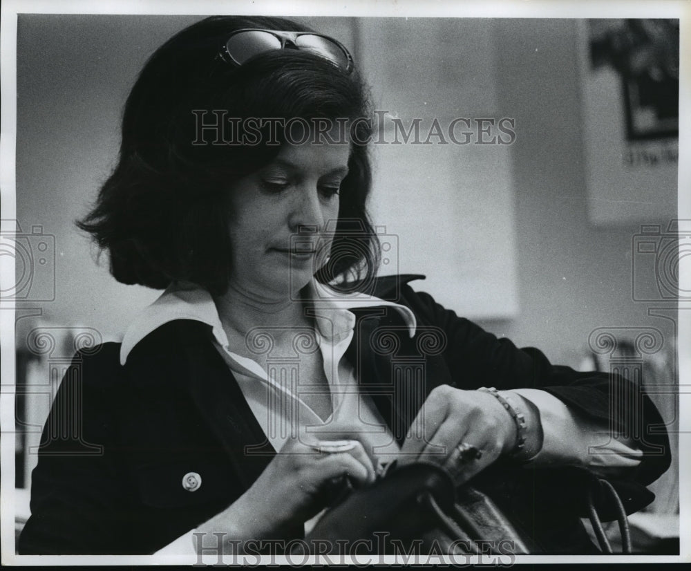 1976 Press Photo Karen Lamb, wife of Mayor Maier - Historic Images