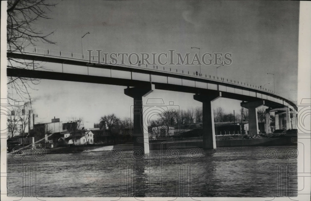 Press Photo The new College av. bridge 82 feet above the Wisconsin Fox river-Historic Images