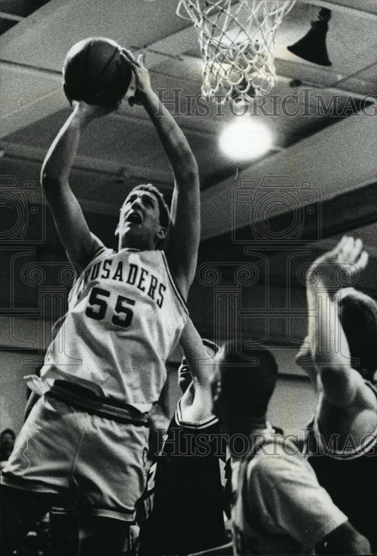 1993 Press Photo Catholic Memorial's junior center Craig Wucherpfennig in a game - Historic Images