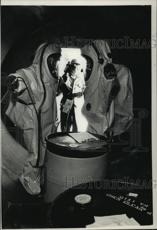 1988 Press Photo Eldred Swanson Lakeshore Technical College Videotape Students - Historic Images