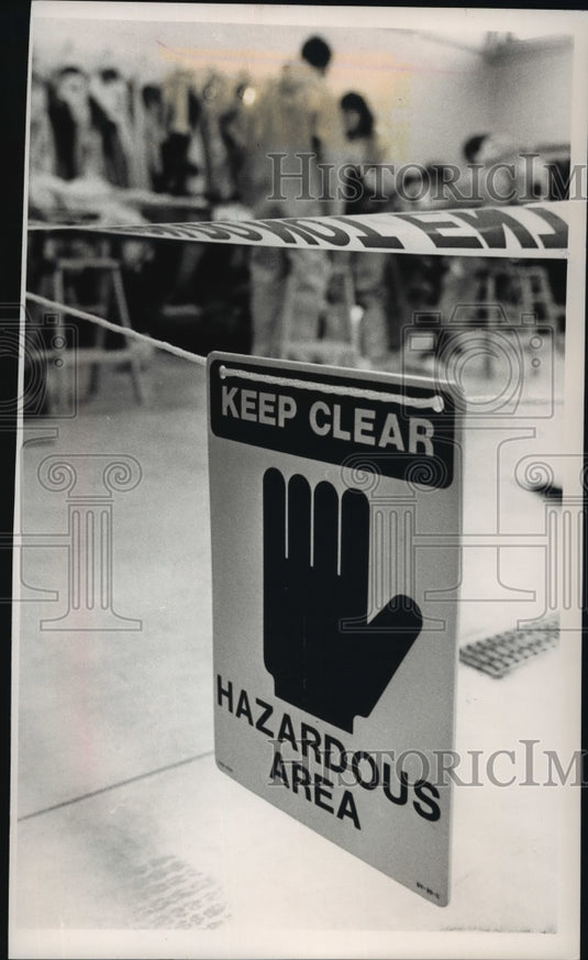 1988 Press Photo Lakeshore Technical College Hazardous area sign - mja43855 - Historic Images