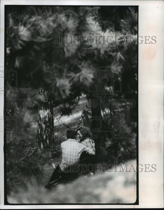 1973 Press Photo Belgrade's Kalemegdan Park Couple - mja43948-Historic Images