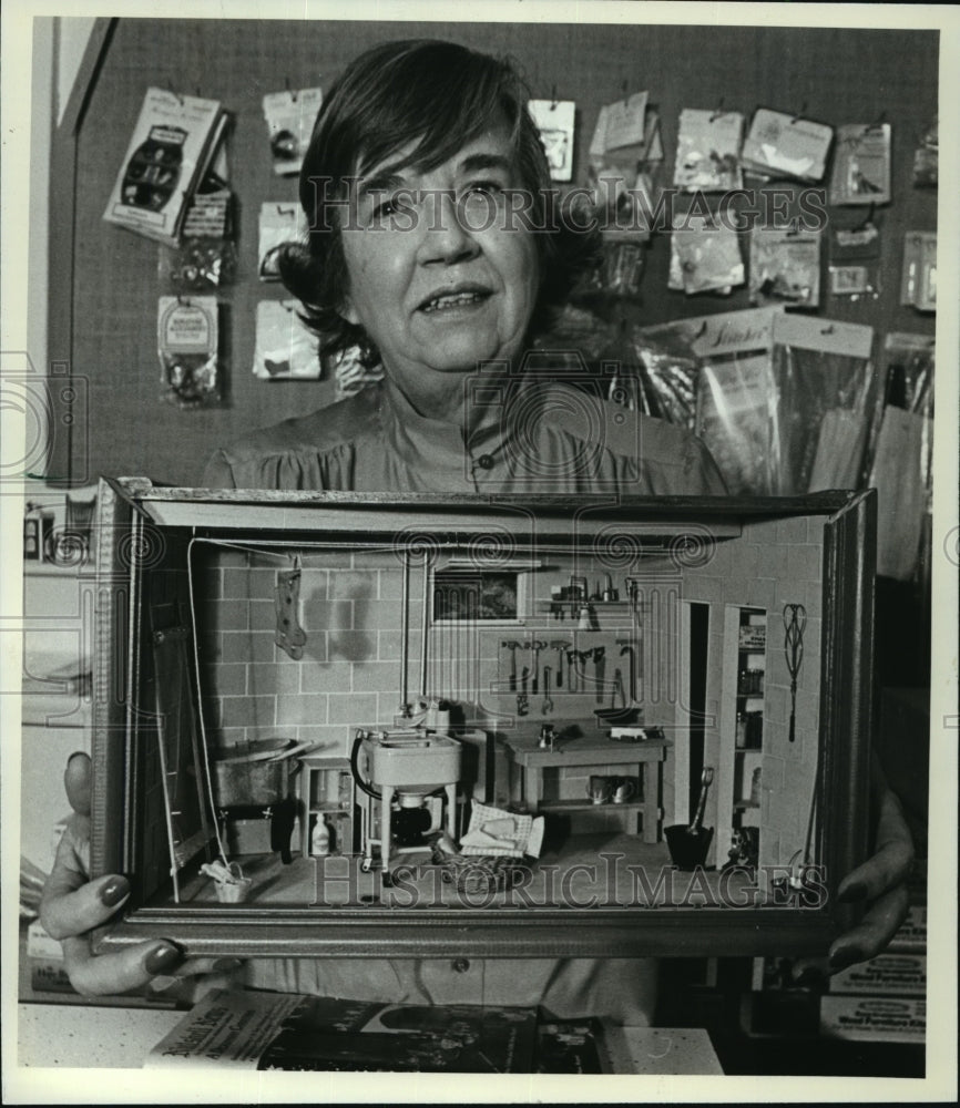 1984 Press Photo Virginia Lanham-Owner of The Doll House Studio in Hayward-Historic Images