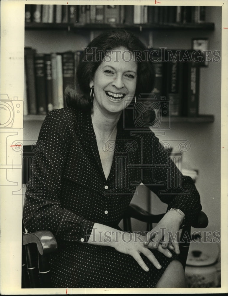 1983 Press Photo Assistant Professor Karen Lamb at the Medical College - Historic Images