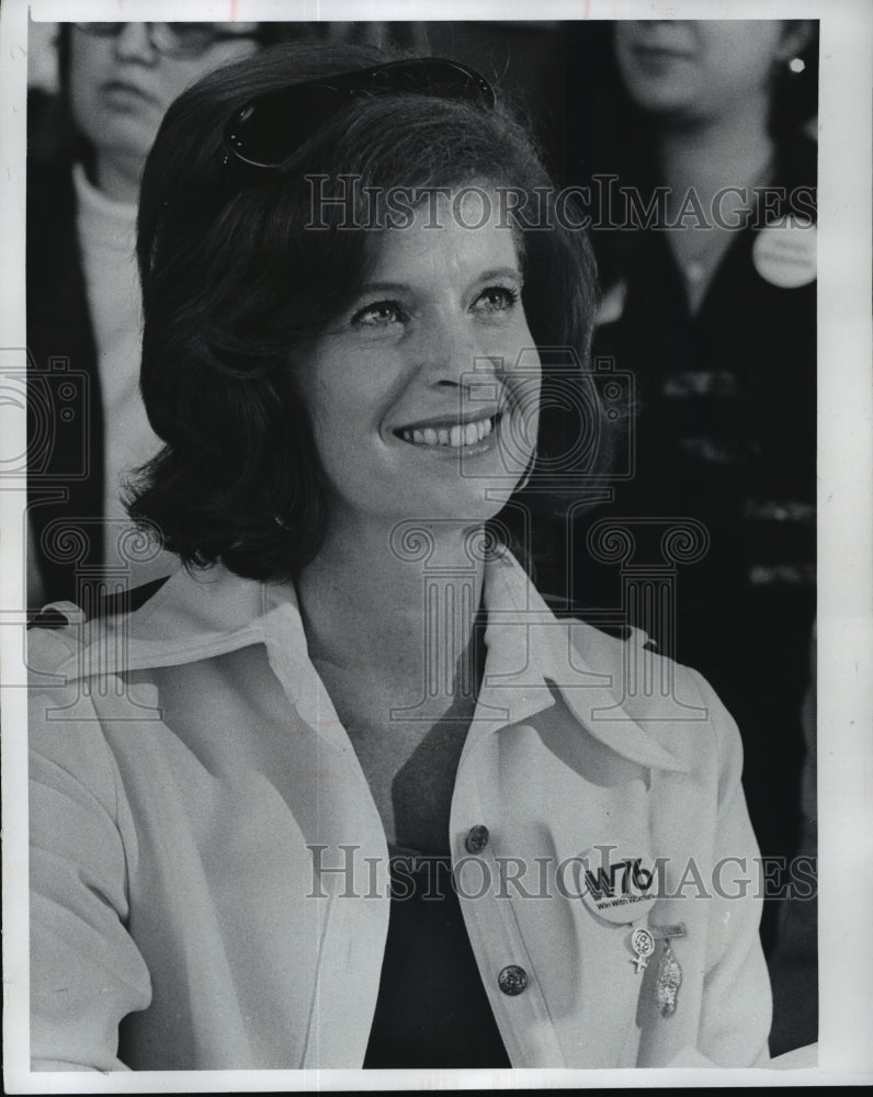 1977 Karen Lamb, wife of Mayor Maier talks about dream job - Historic Images