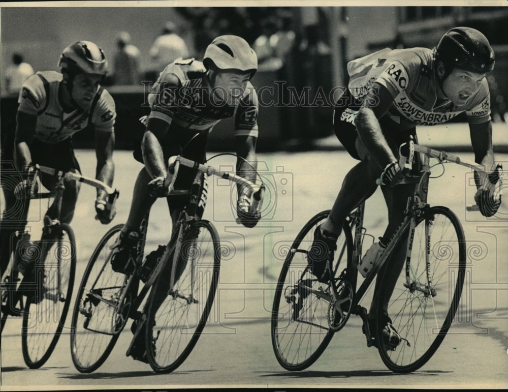 1986 Press Photo Randy Whicker Leads Senior-Pro Cycling Feature At Grand Prix - Historic Images