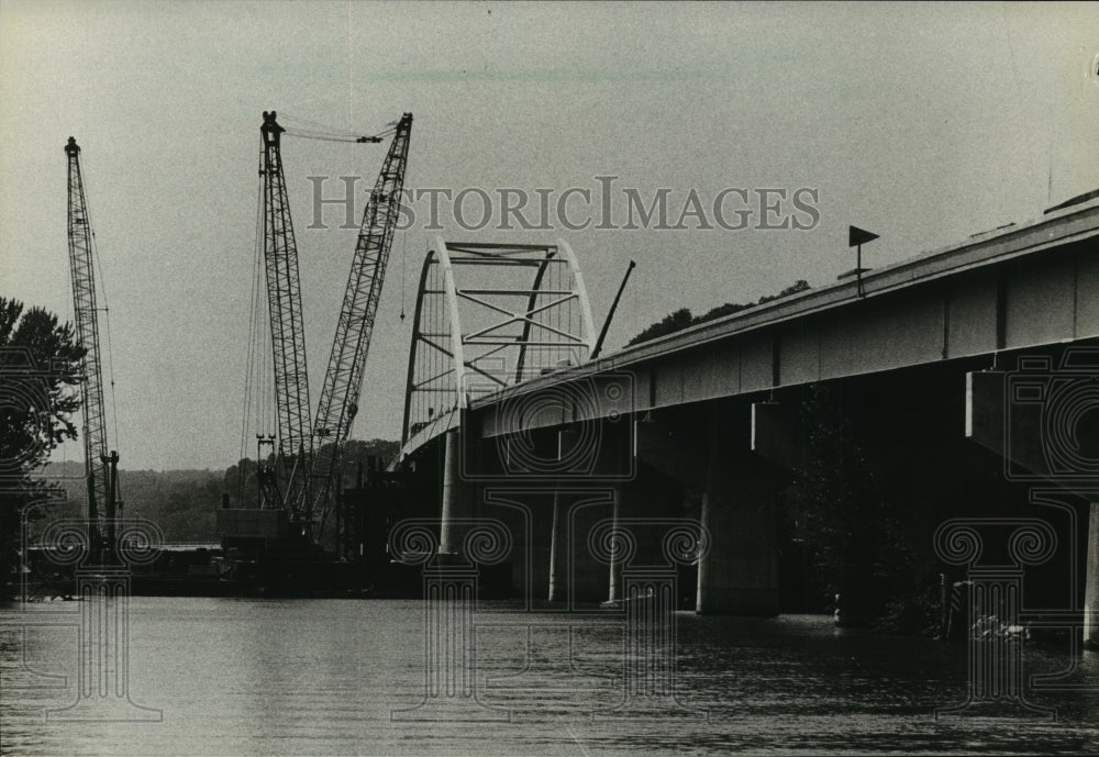 1981 Press Photo The Highway 18 Bridge Damaged - mja44270-Historic Images