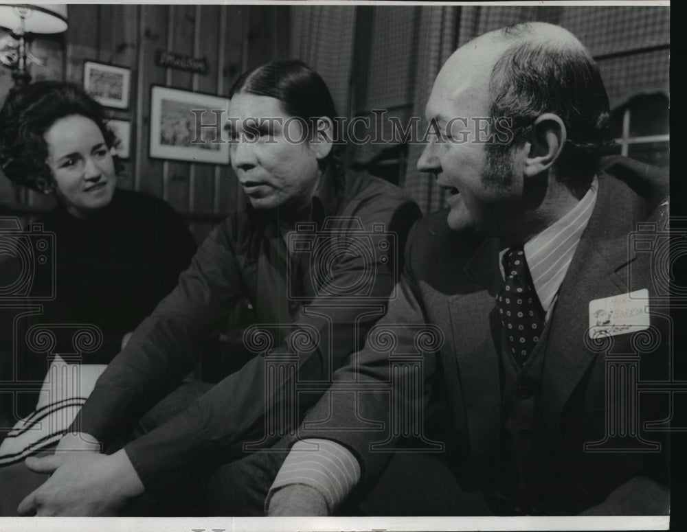 1971 Press Photo County Supervisor Michael Barron With Wife And Stan Webster-Historic Images
