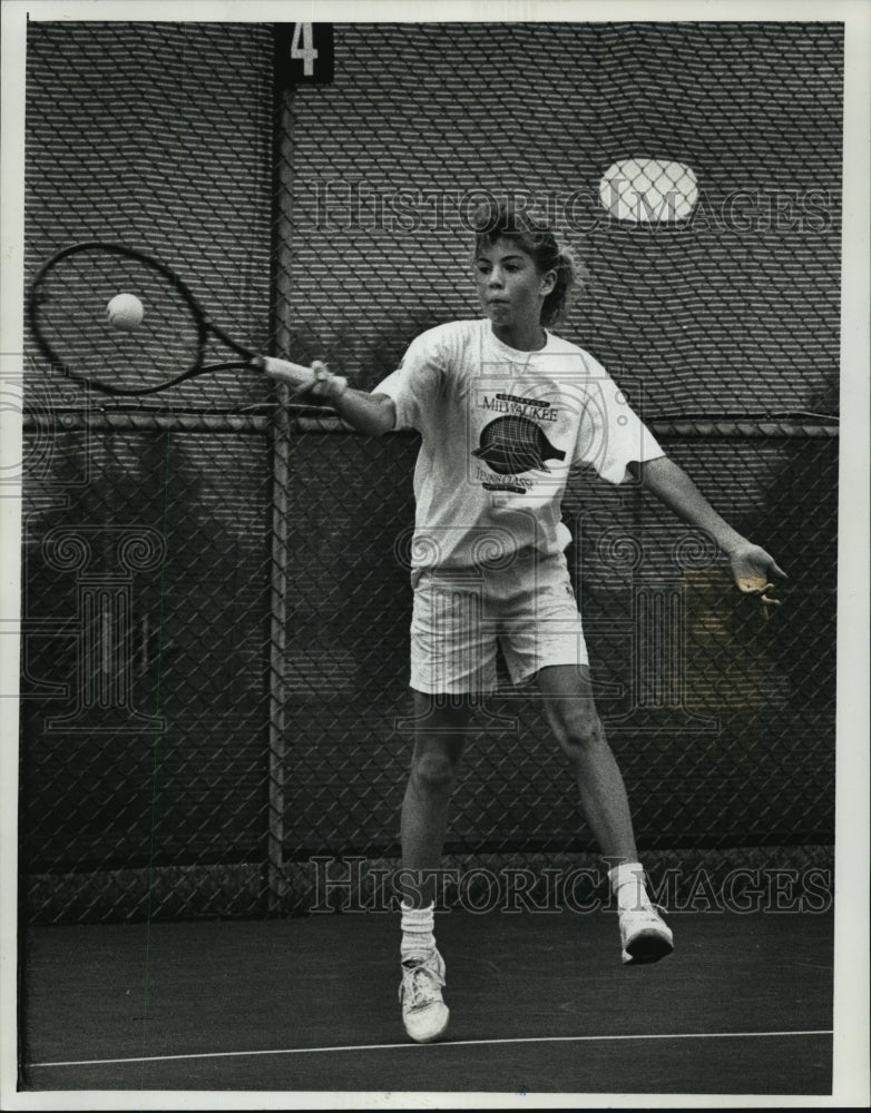 1990 Press Photo Melissa Rohrer Defeated Laura Henn at the Badger State Games - Historic Images