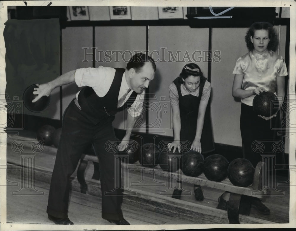 1939 Press Photo Group of Milwaukee&#39;s Sightless Bowl in their Athletic Club-Historic Images