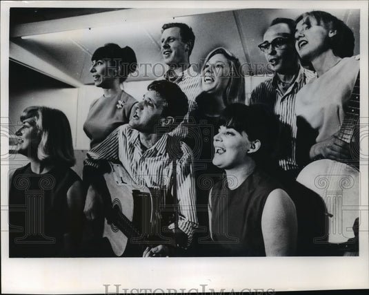 1965 Badger Balladiers singing of Wisconsin's past at the fair - Historic Images