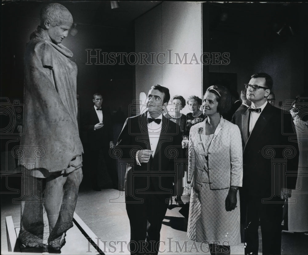 1967 Press Photo Tunc Yalman at the Milwaukee Art Center - Historic Images