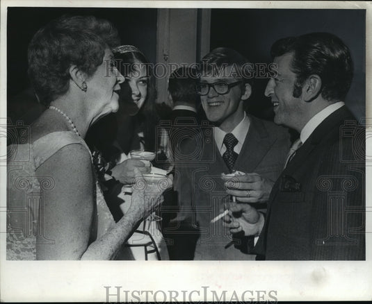 1969 Press Photo Actors And Directors Celebrate Dedication Of Todd Wehr Theater-Historic Images