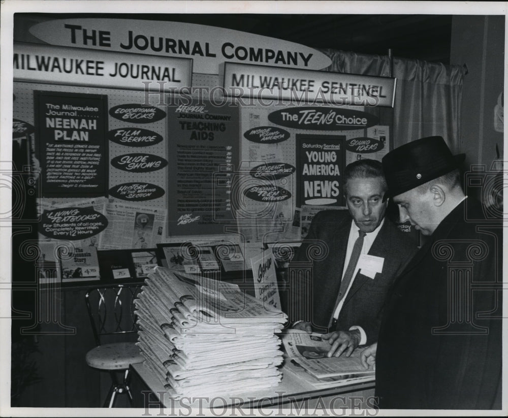 1963 Press Photo Len Yaeche Of Milwaukee Journal Sentinel Circulation Department-Historic Images