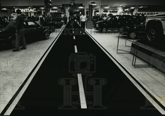 1990 Press Photo The 1990 Greater Milwaukee Auto Show Being Held In MECCA - Historic Images