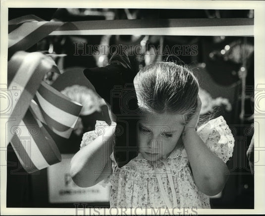 1982 Press Photo Annie Haas (4) at loud ribbon cutting ceremony on Bastille Day-Historic Images