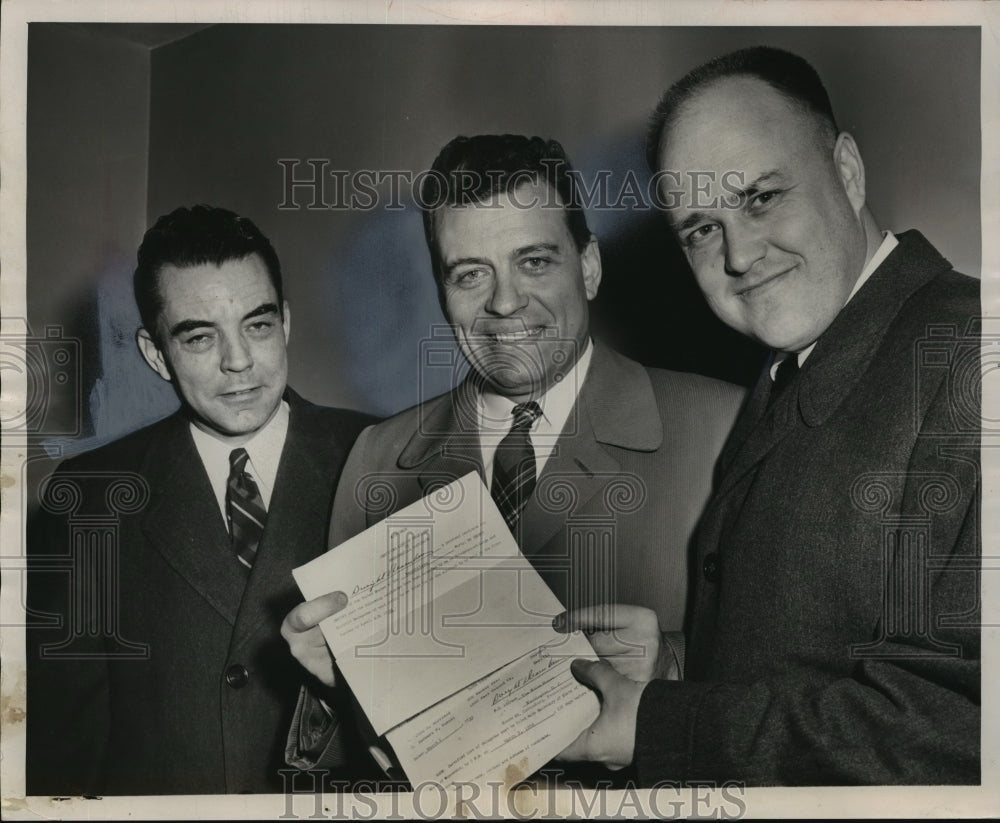 1956 Press Photo Proudly displaying Presidents Eisenhower&#39;s consent letter - Historic Images